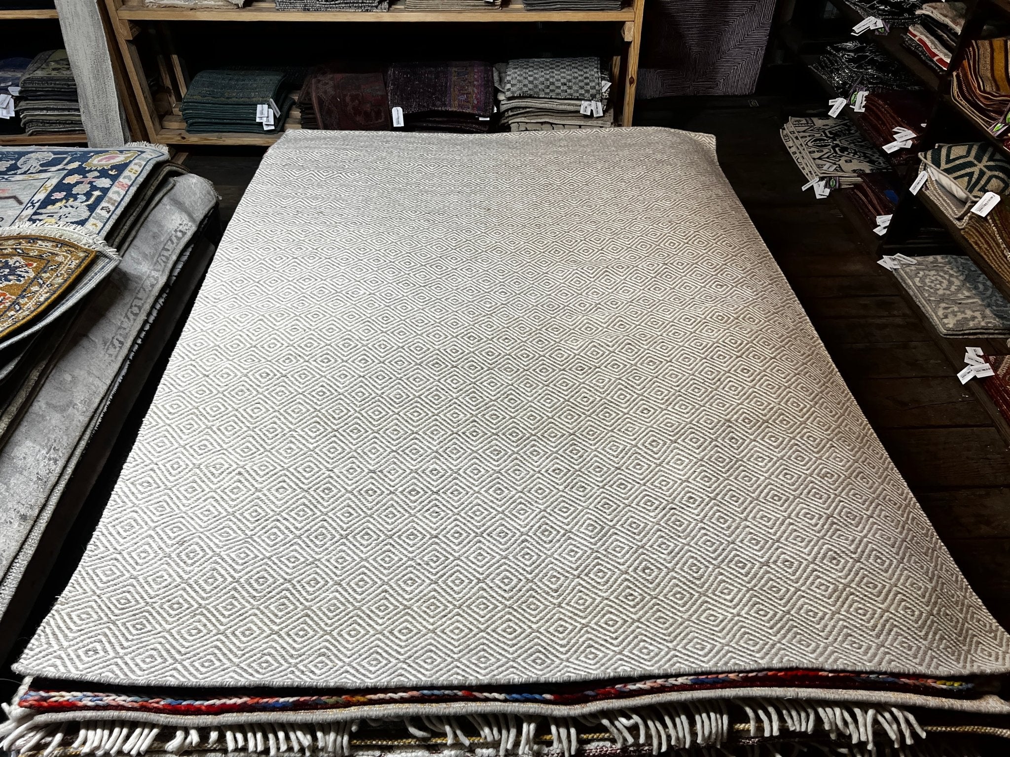 Tava 5.6x7.6 Handwoven Silver & Grey Diamond | Banana Manor Rug Factory Outlet