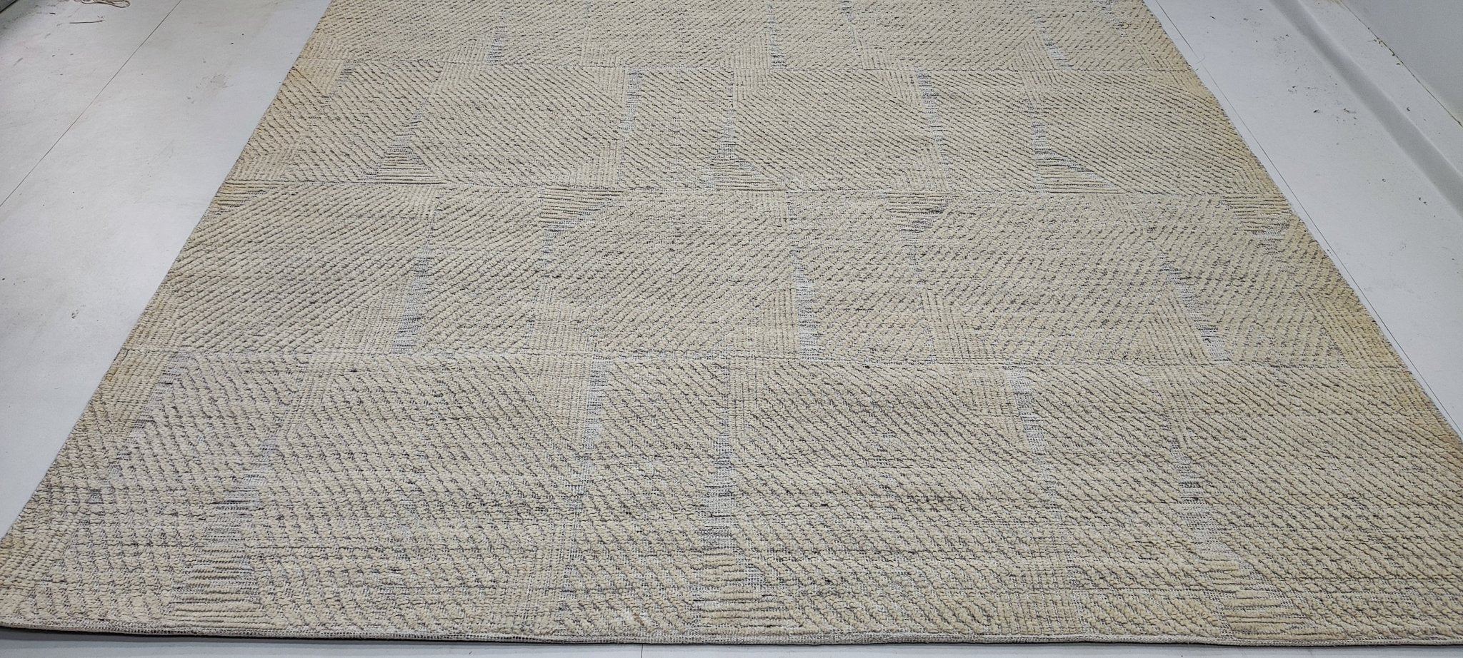 Ted 8x10 Hand-Knotted Silver & Grey High Low | Banana Manor Rug Factory Outlet