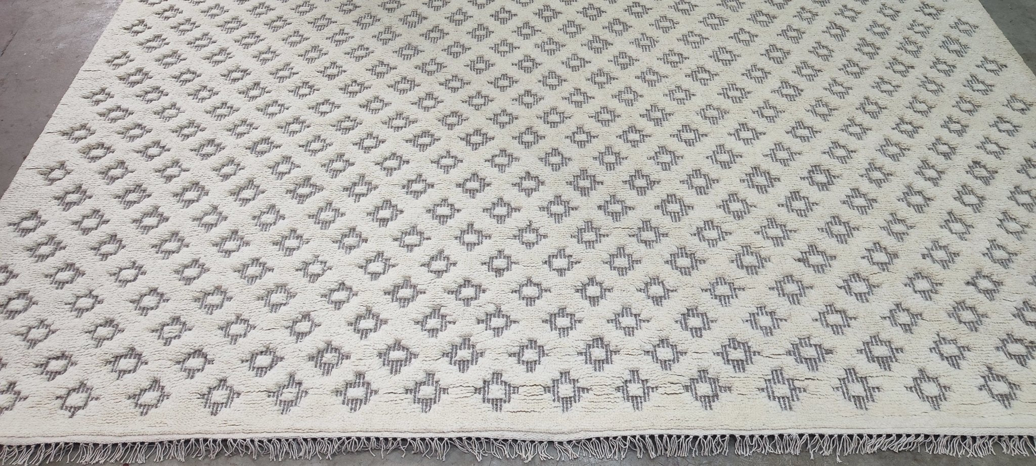 Temuera Morrison Hand-Knotted Modern Ivory and Grey Diamond 8.3X10.0 | Banana Manor Rug Company