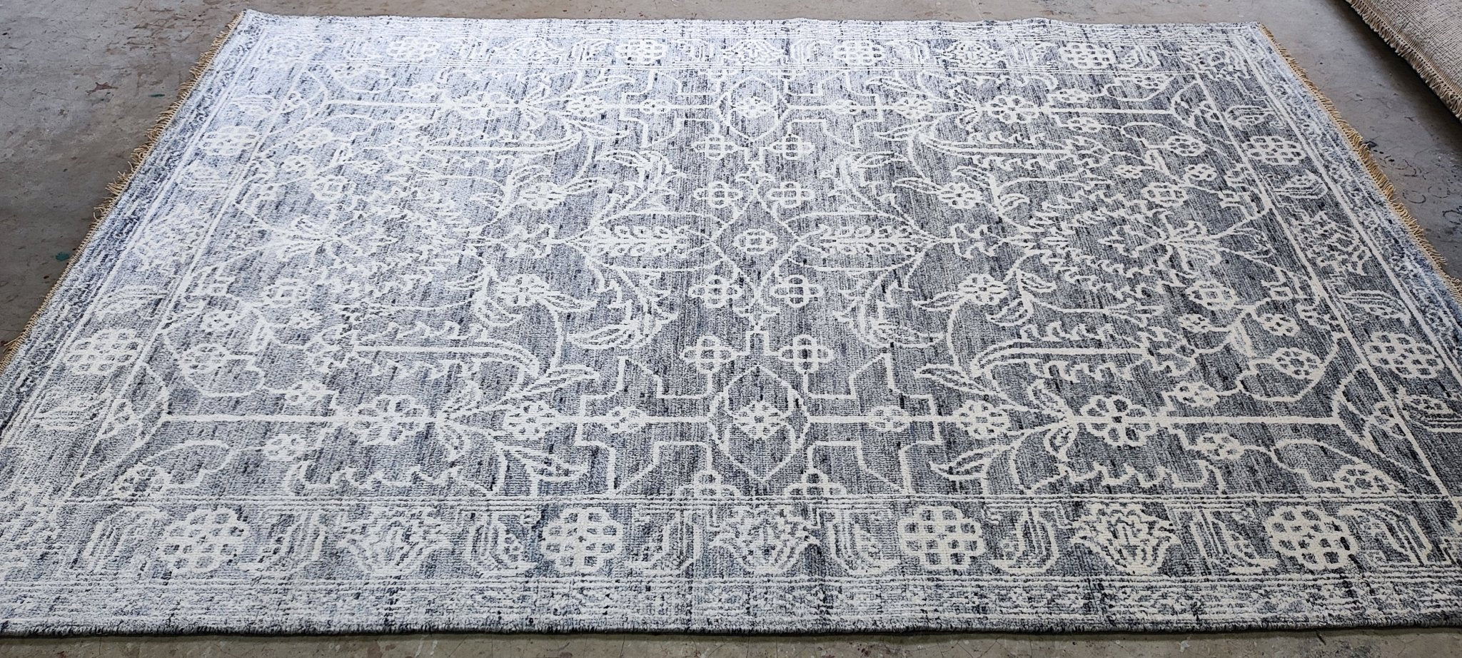 Terza 6x9 Grey & Ivory Floral Hand Knotted | Banana Manor Rug Factory Outlet