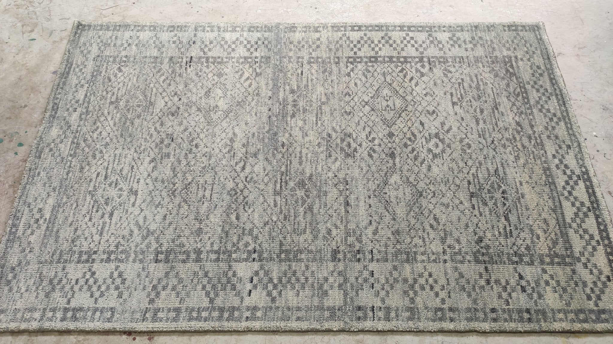 Theodosia 5x7.9 Light Green Hand-Knotted Rug | Banana Manor Rug Company