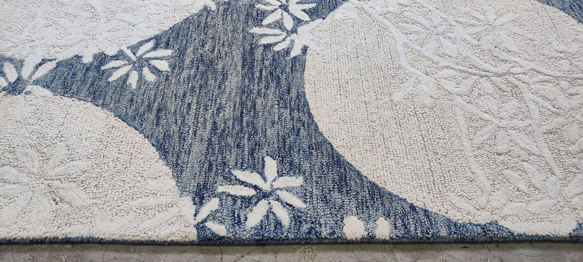 Tippitina's 5x8 Hand-Tufted Medium Blue & Ivory Floral | Banana Manor Rug Factory Outlet