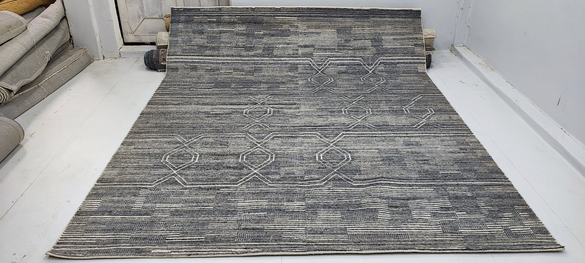 Tom 8.3x10 Hand-Knotted Ivory & Grey High Low | Banana Manor Rug Factory Outlet