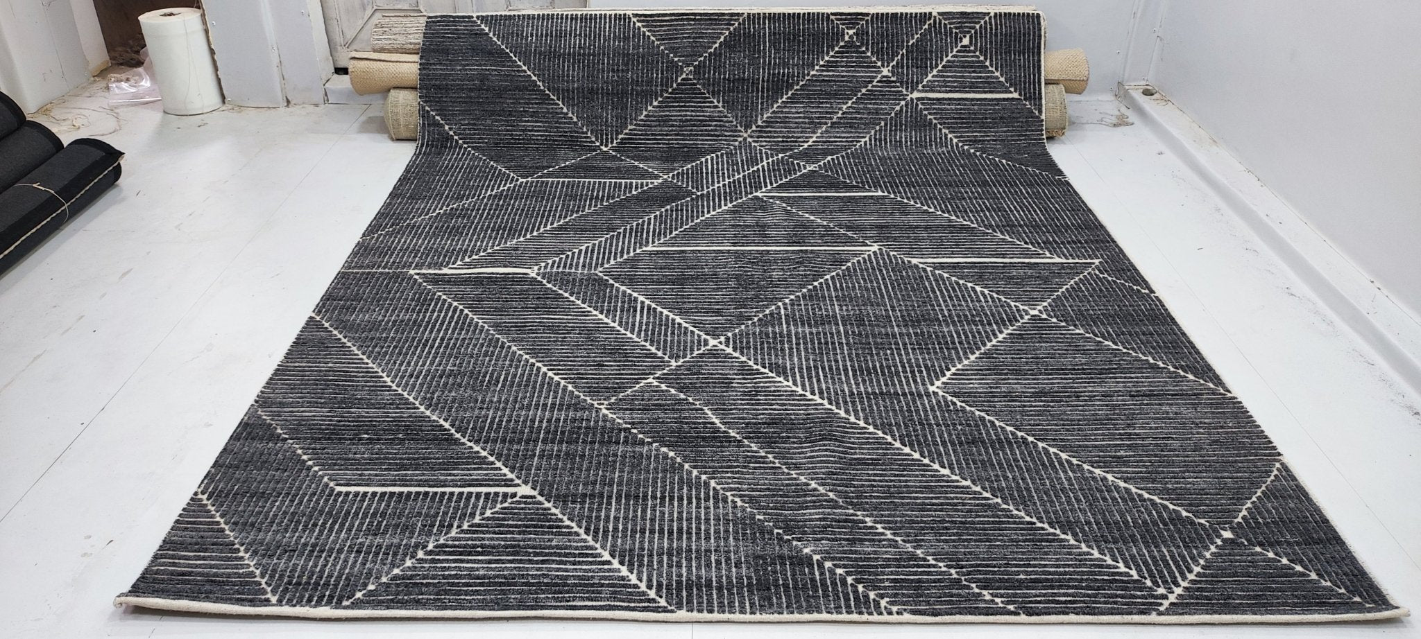 Uncle Frank 8.3x10 Hand-Knotted Dark Grey & Ivory High Low | Banana Manor Rug Factory Outlet