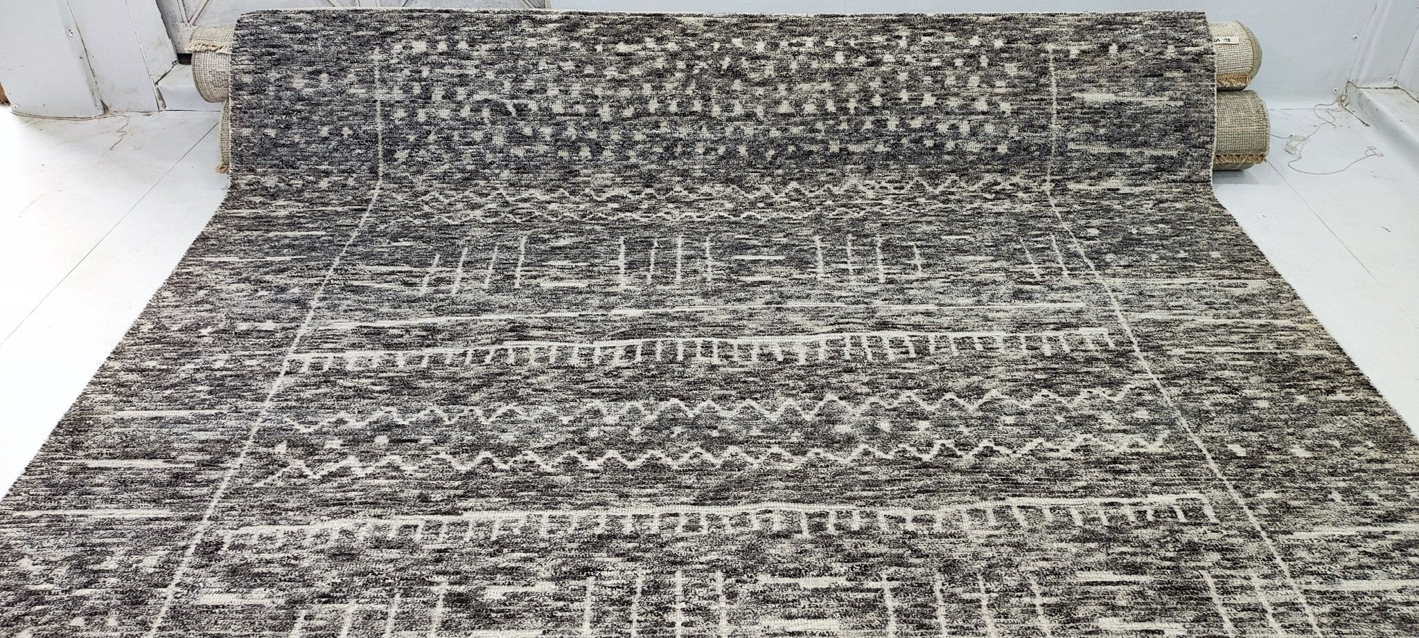 Victor Maitland 8.3x10 Hand-Knotted Ivory & Grey High Low | Banana Manor Rug Factory Outlet
