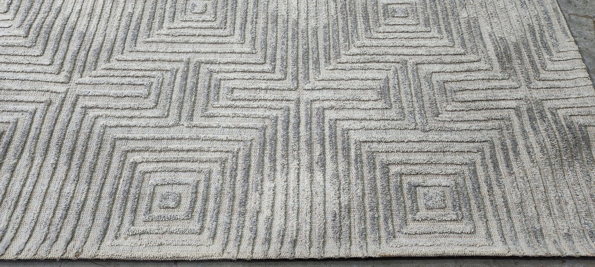 Vince 8x10 Handwoven Silver & Grey Jacquard Durrie | Banana Manor Rug Factory Outlet