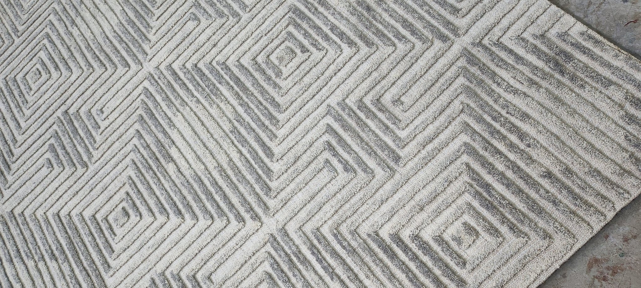 Vince 8x10 Handwoven Silver & Grey Jacquard Durrie | Banana Manor Rug Factory Outlet