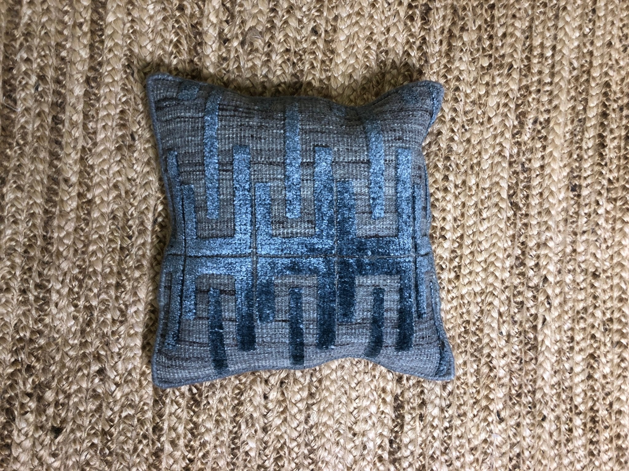 Vin'nyla Blue Geometric Hand-Knotted Pillow | Banana Manor Rug Company