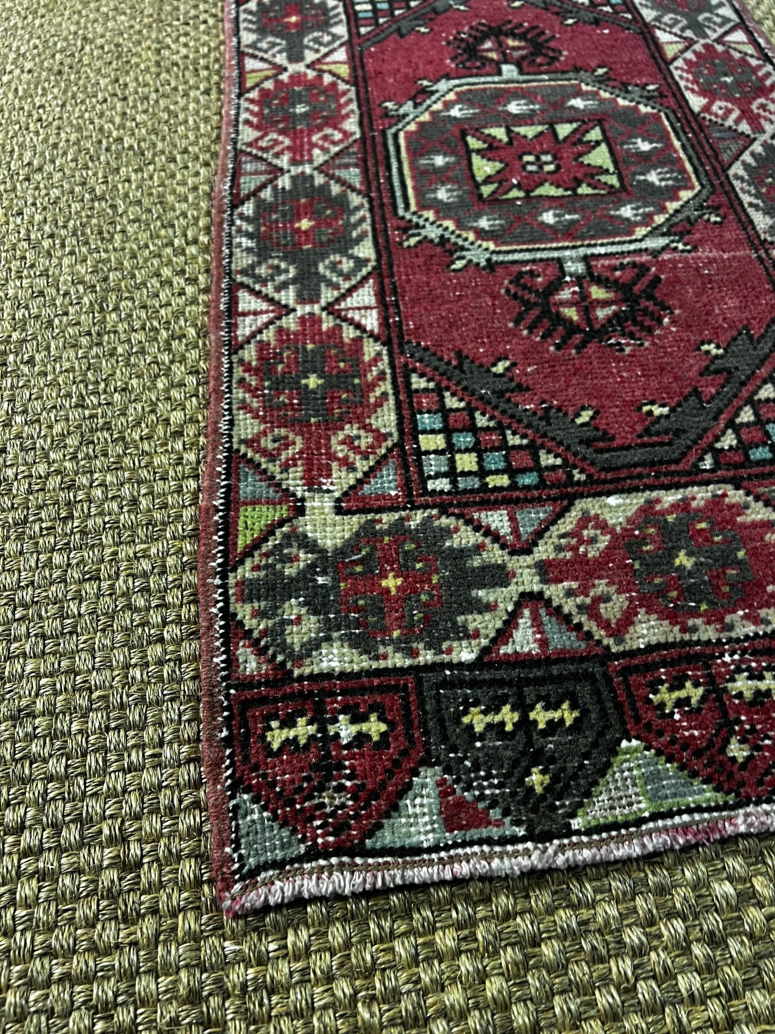 Vintage 1.6x2.11 Turkish Oushak Red and White Multicolor Small Rug | Banana Manor Rug Factory Outlet