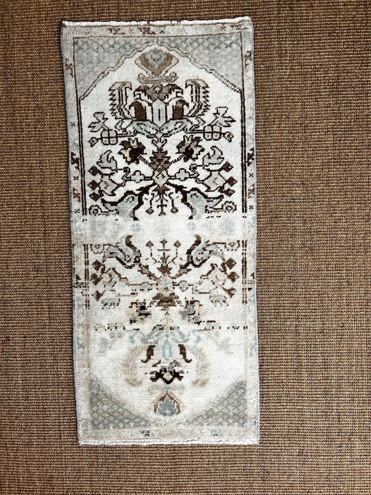 Vintage 1.6x3.3 Turkish Oushak Small Rug | Banana Manor Rug Factory Outlet