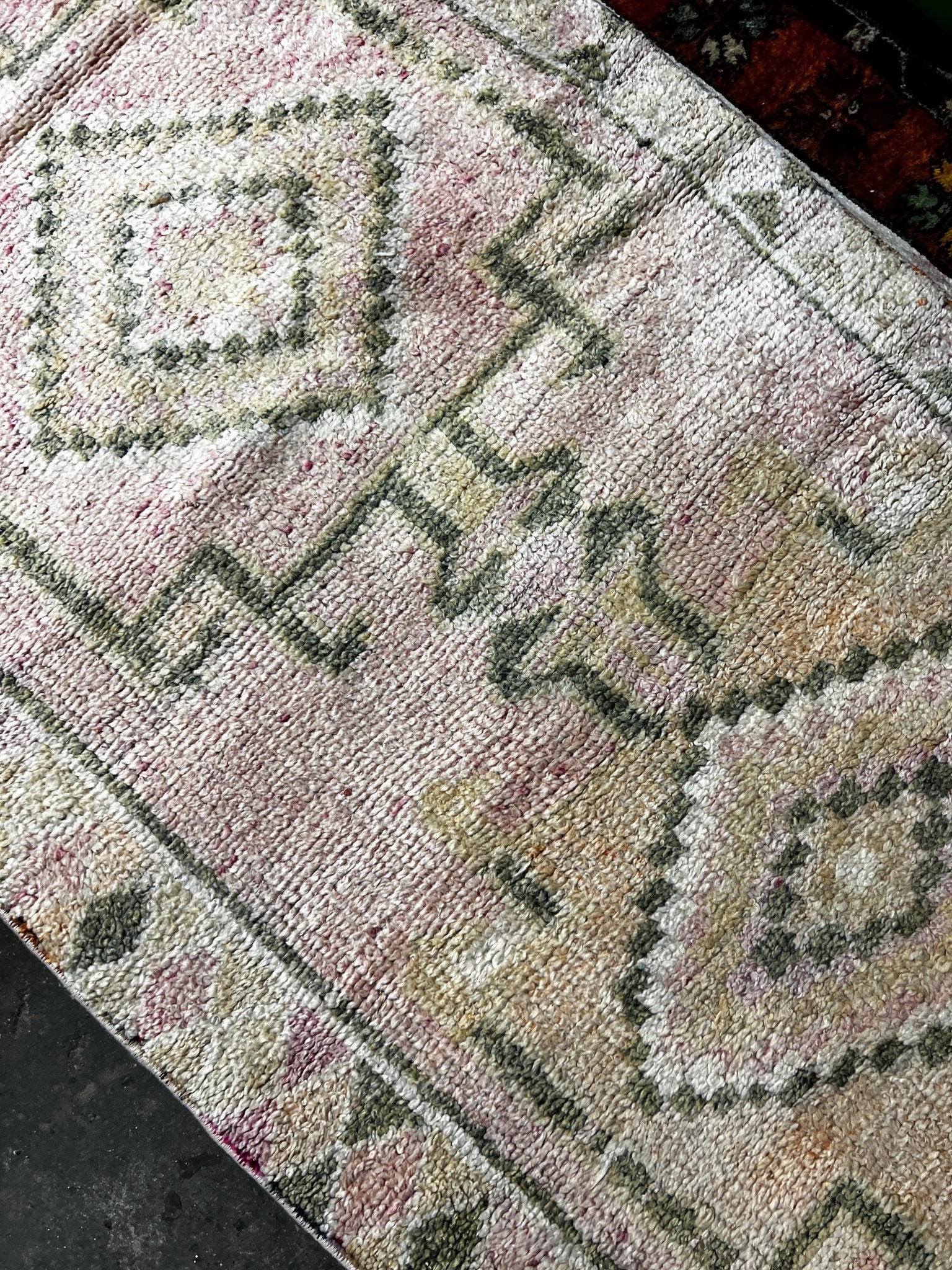 Vintage 2.8x9.10 Pink and Green Turkish Oushak Runner | Banana Manor Rug Factory Outlet