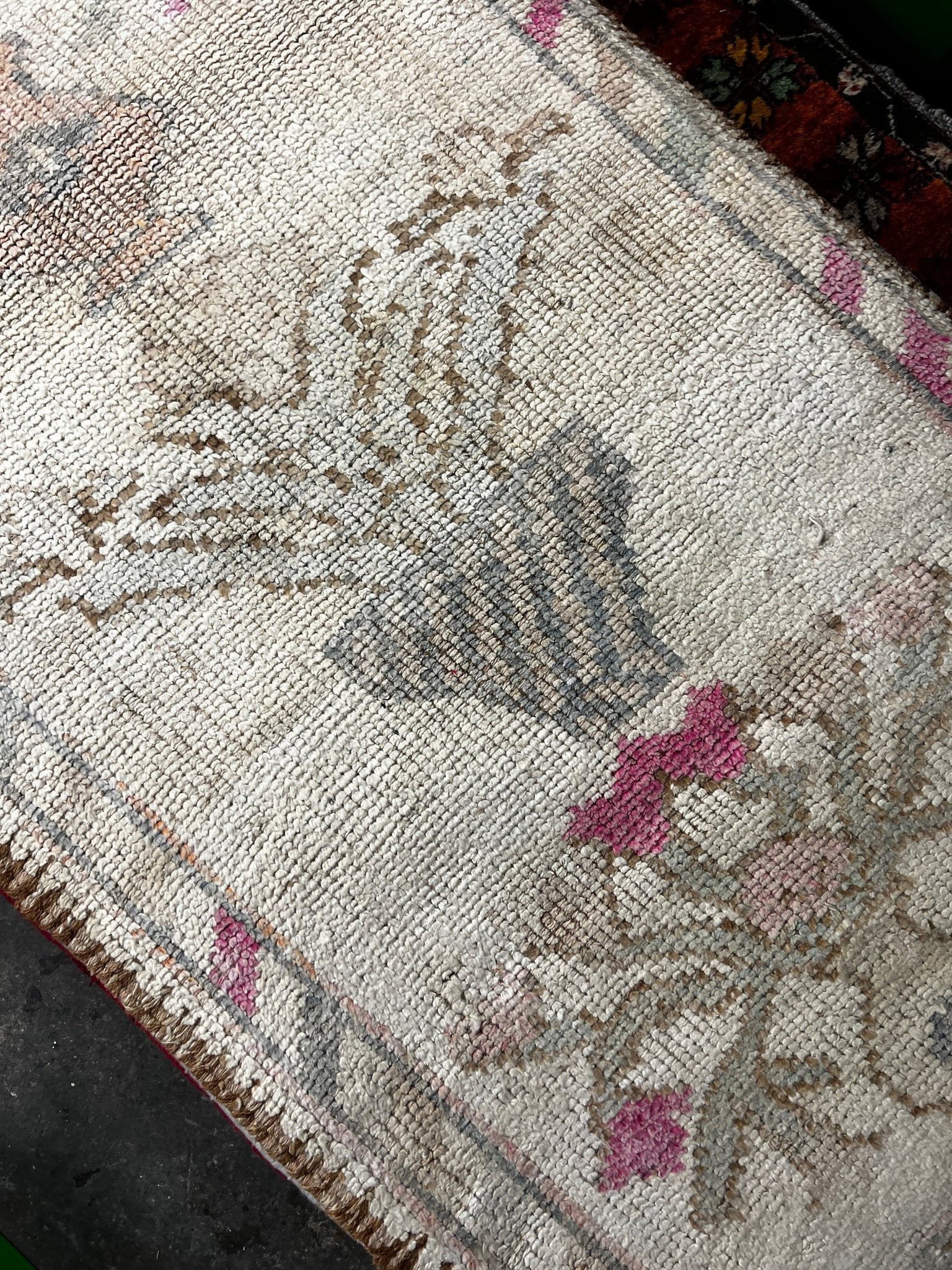 Vintage 2.9x11.8 Light Gray and Pink Turkish Oushak Runner | Banana Manor Rug Factory Outlet