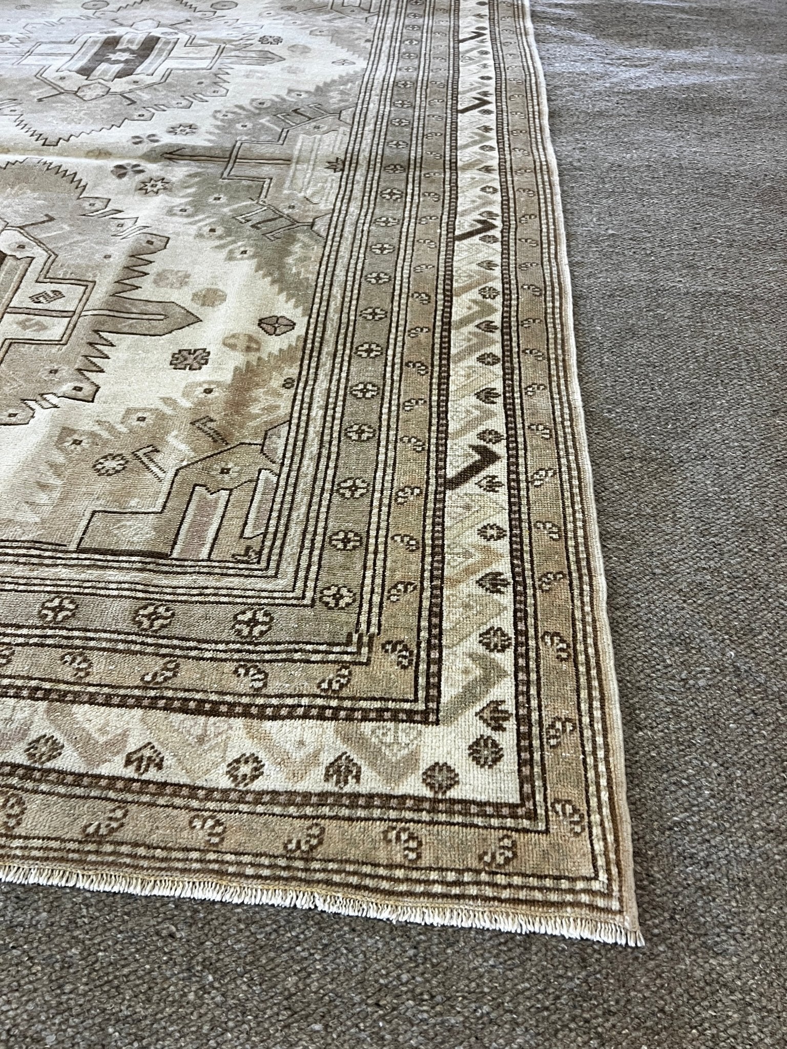 Vintage 5.4x7 Tan and Ivory Turkish Oushak Rug | Banana Manor Rug Factory Outlet