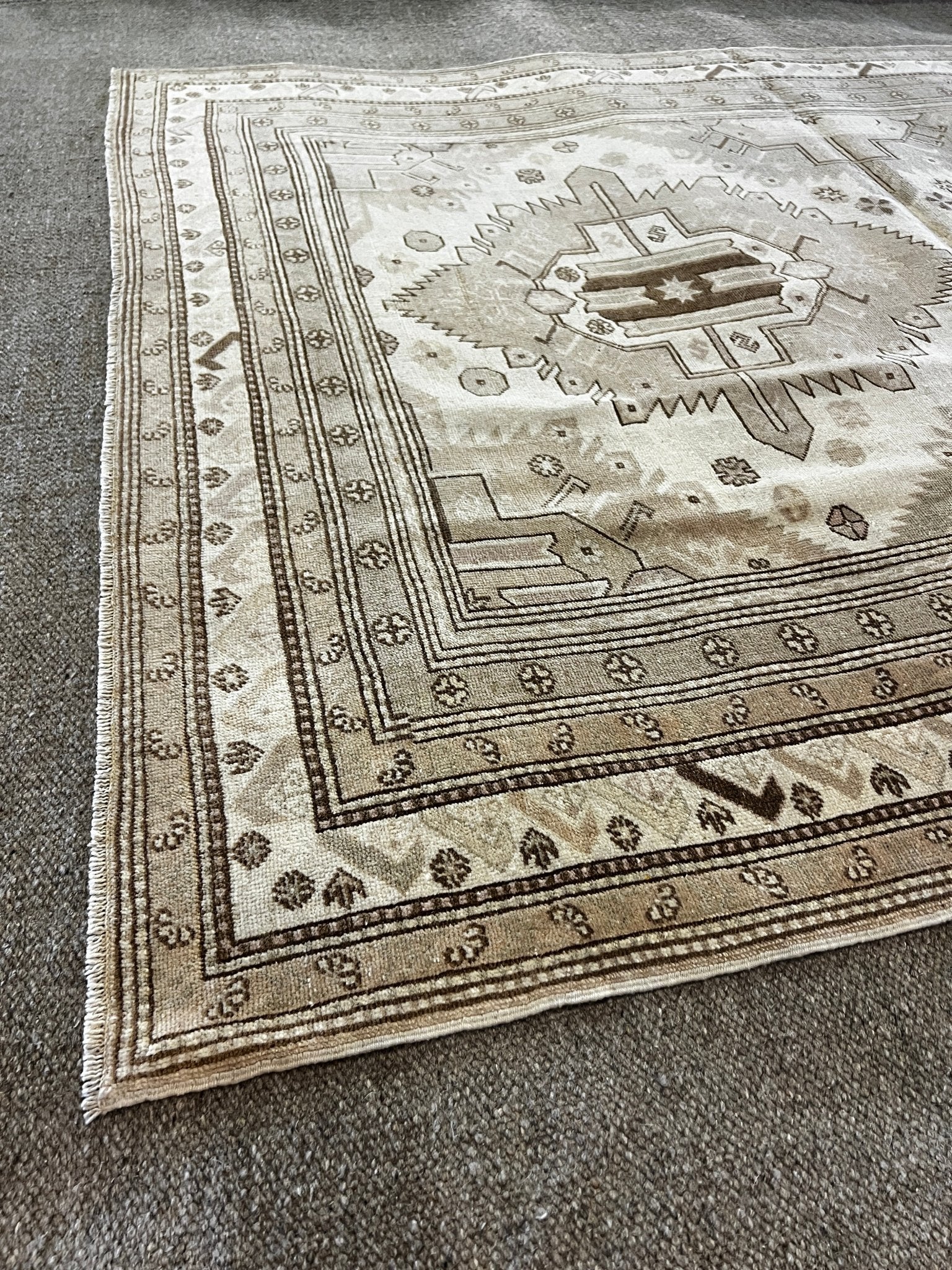 Vintage 5.4x7 Tan and Ivory Turkish Oushak Rug | Banana Manor Rug Factory Outlet