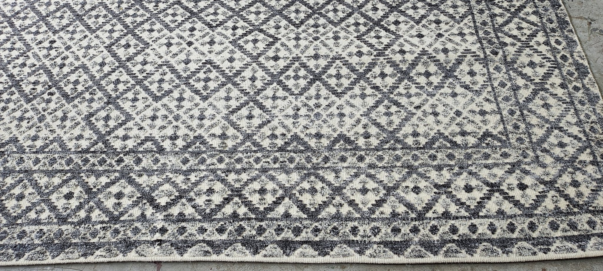 Walker 8x9.9 Hand-Knotted Ivory & Grey Cut Pile | Banana Manor Rug Factory Outlet