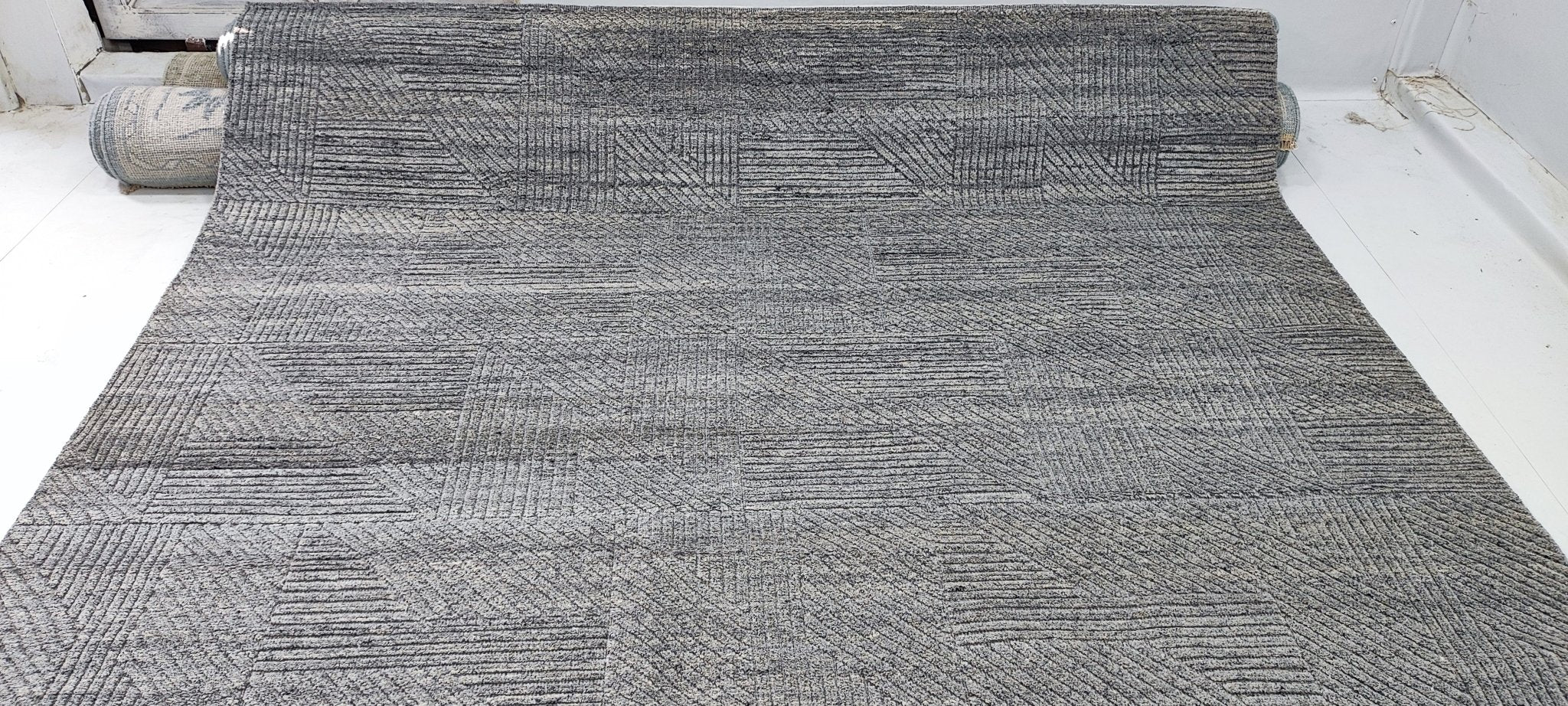 Walt 8x9.9 Hand-Knotted Silver & Grey High Low | Banana Manor Rug Factory Outlet