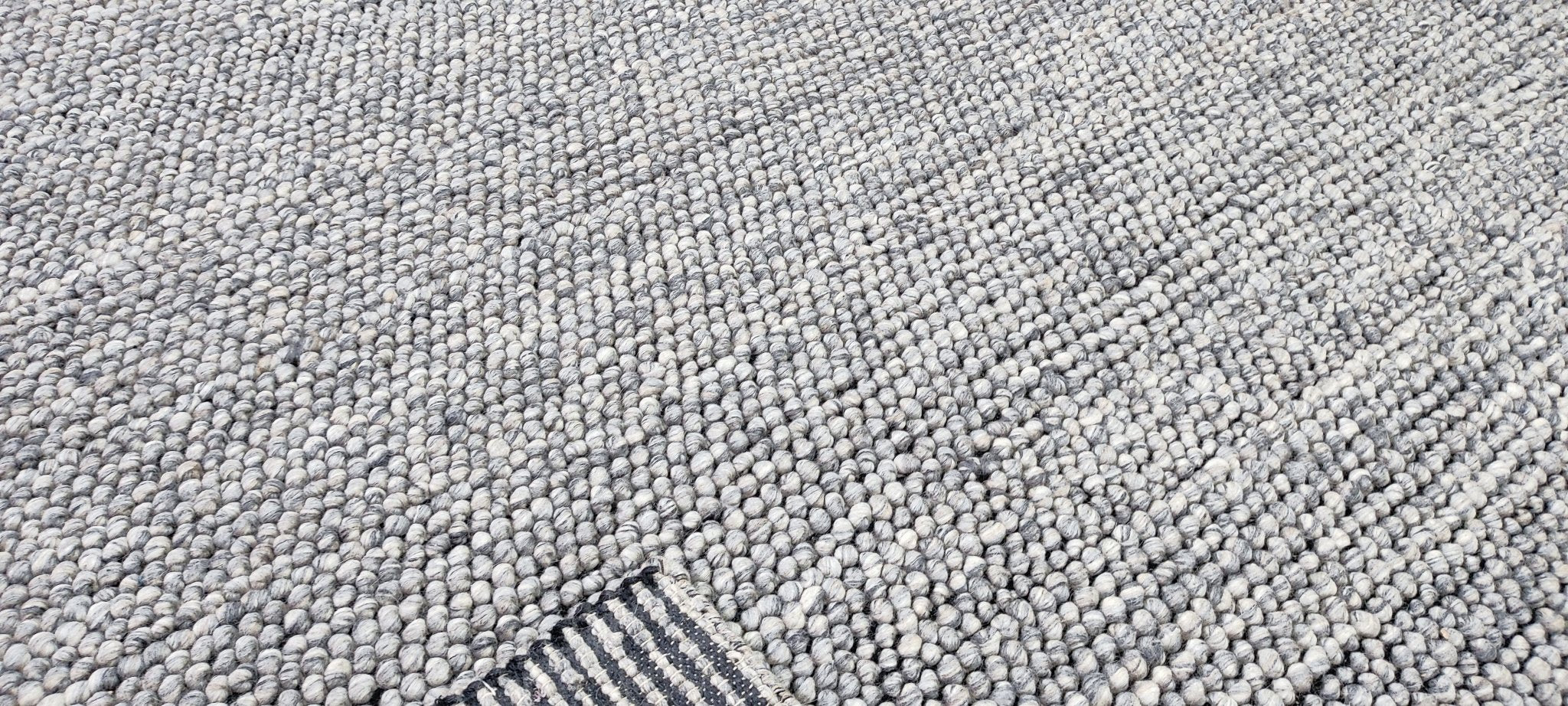 Walter Scott Handwoven Wool Durrie Natural Grey Loop Ball 6.6x9 | Banana Manor Rug Company