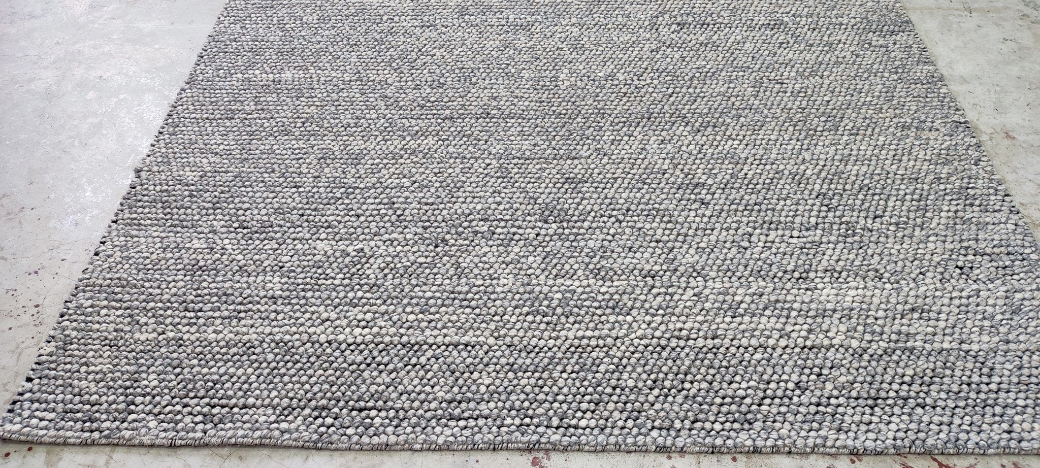 Walter Scott Handwoven Wool Durrie Natural Grey Loop Ball 6.6x9 | Banana Manor Rug Company