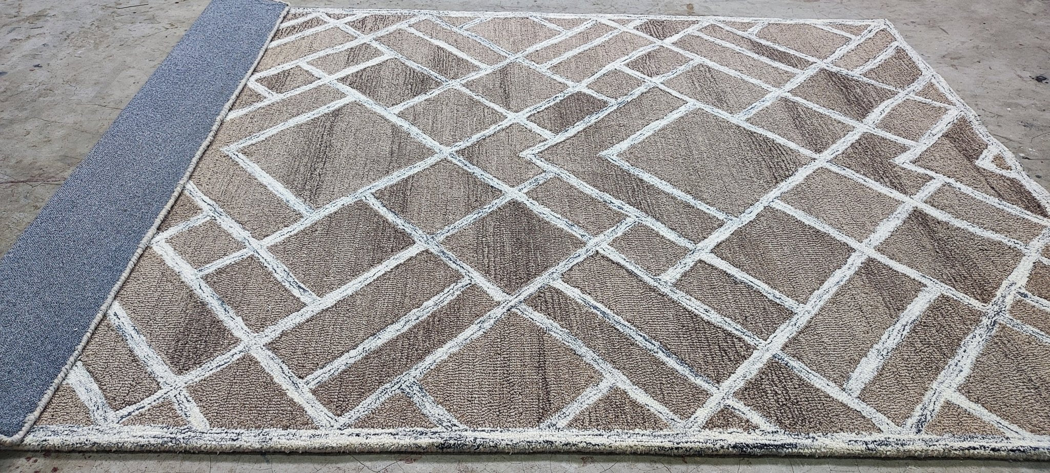Willard Hill 5.3x7.6 Hand-Tufted Light Brown Geometrical | Banana Manor Rug Factory Outlet