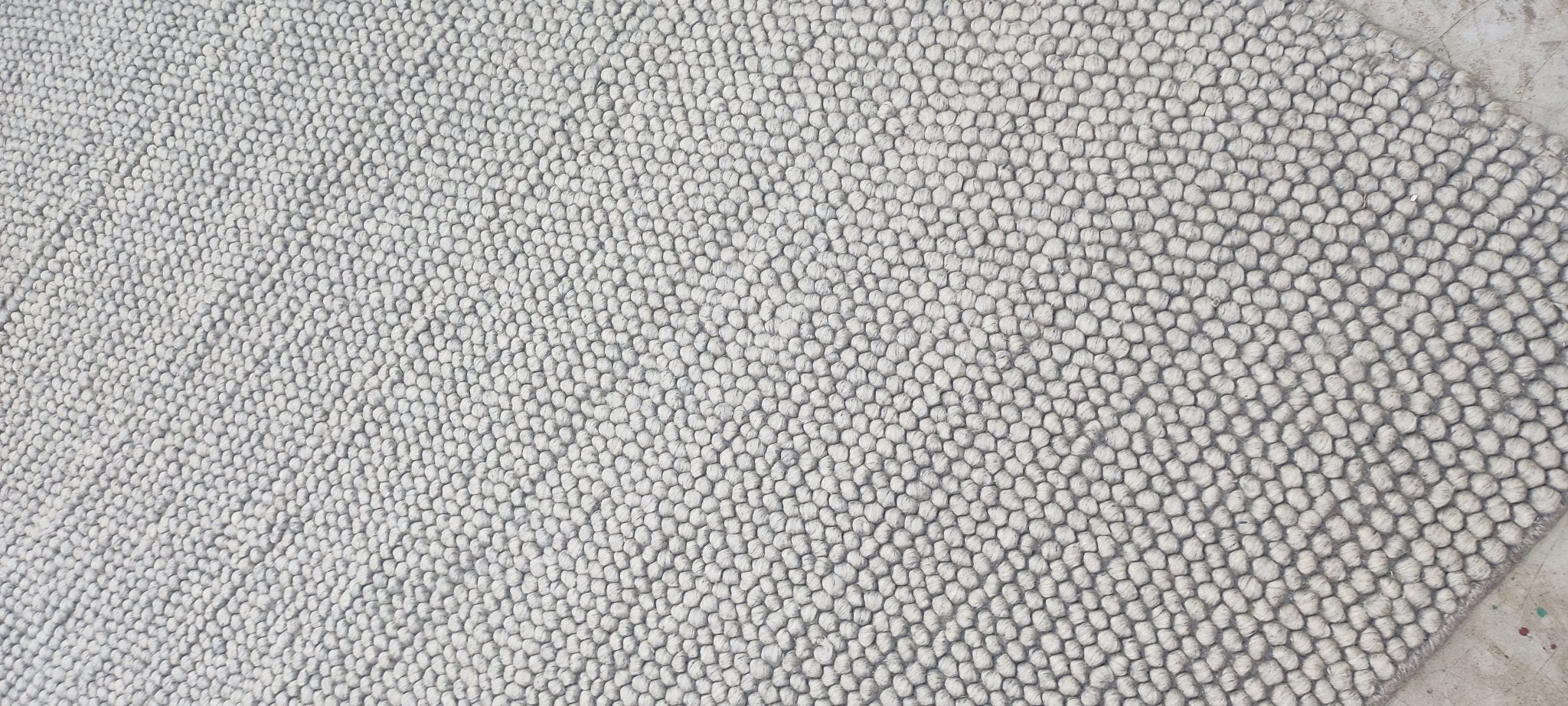 William Wycherley Handwoven Wool Durrie Ivory Loop ball 8.6x11.3 | Banana Manor Rug Company