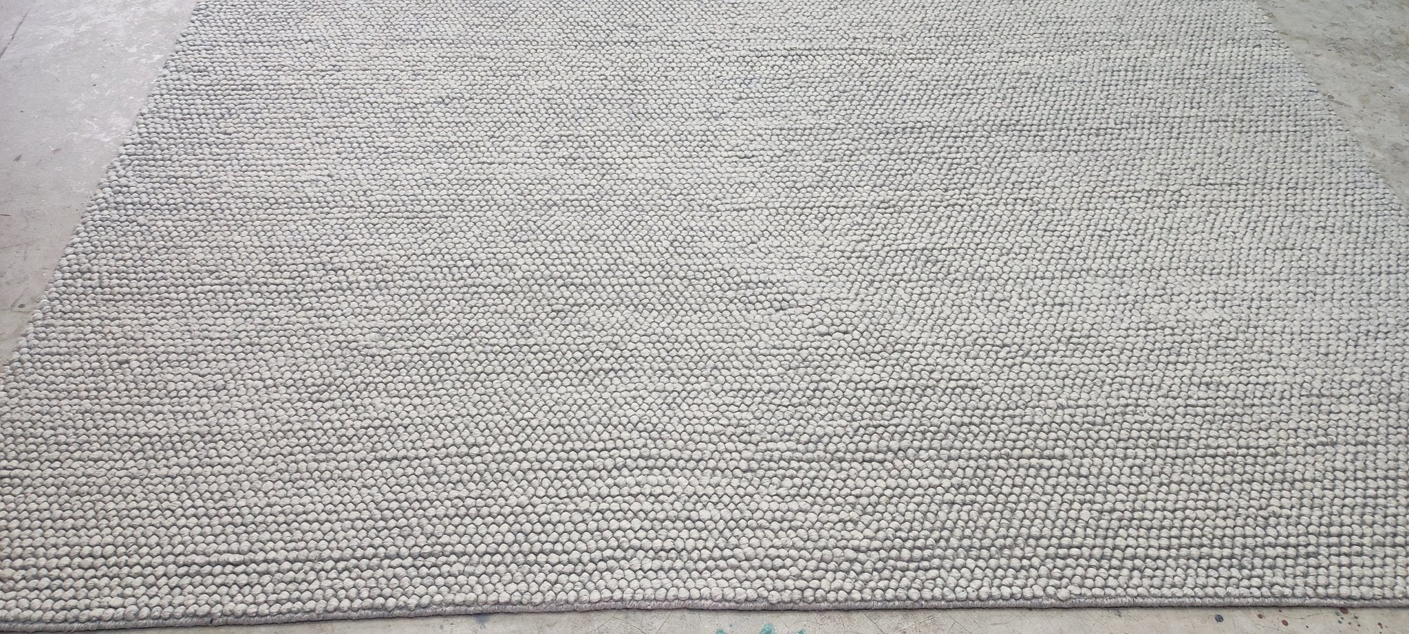 William Wycherley Handwoven Wool Durrie Ivory Loop ball 8.6x11.3 | Banana Manor Rug Company