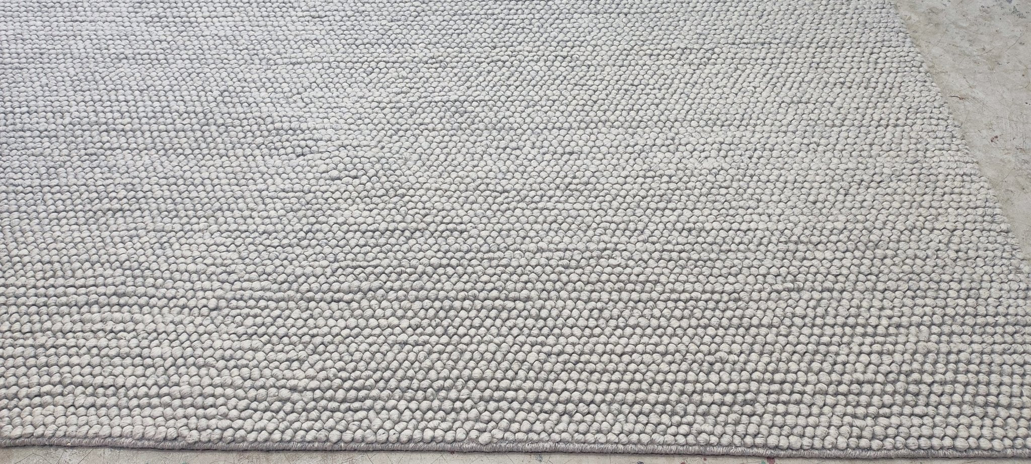 William Wycherley Handwoven Wool Durrie Ivory Loop ball 8.6x11.3 | Banana Manor Rug Company