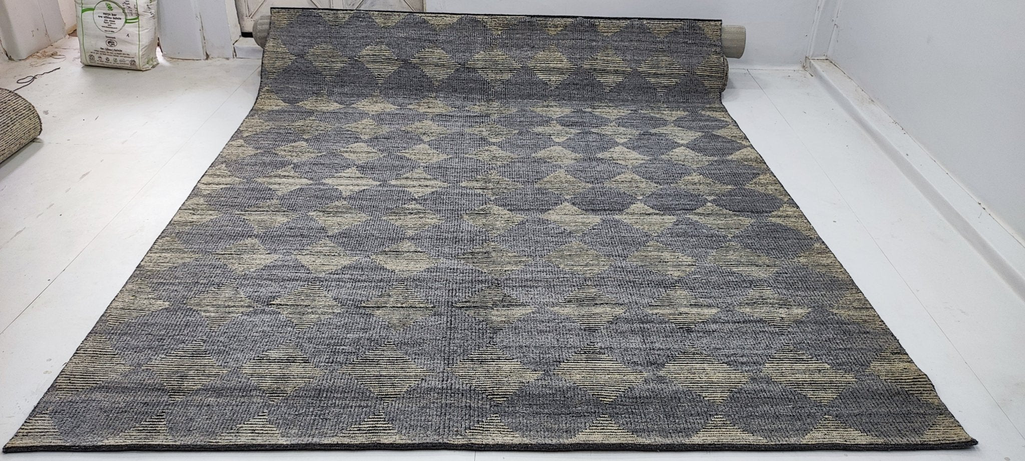 Willie 8.3x10 Hand-Knotted Grey & Ivory High Low | Banana Manor Rug Factory Outlet