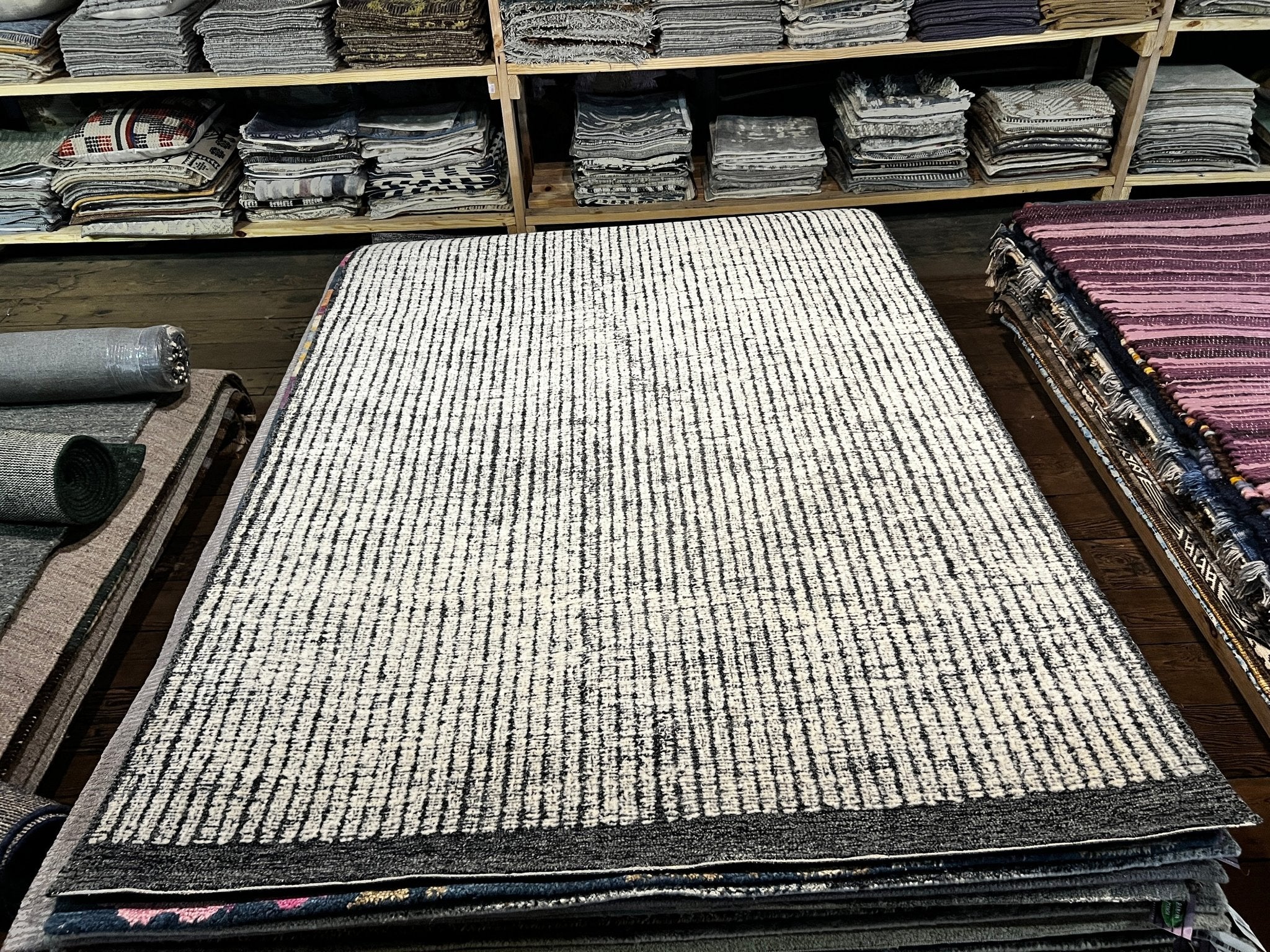 Yvette Andreyor 5x7.6 Grey and Silver Hand-Tufted Rug | Banana Manor Rug Factory Outlet